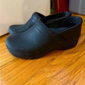 Dansko professional black oiled clogs - 6.5/7